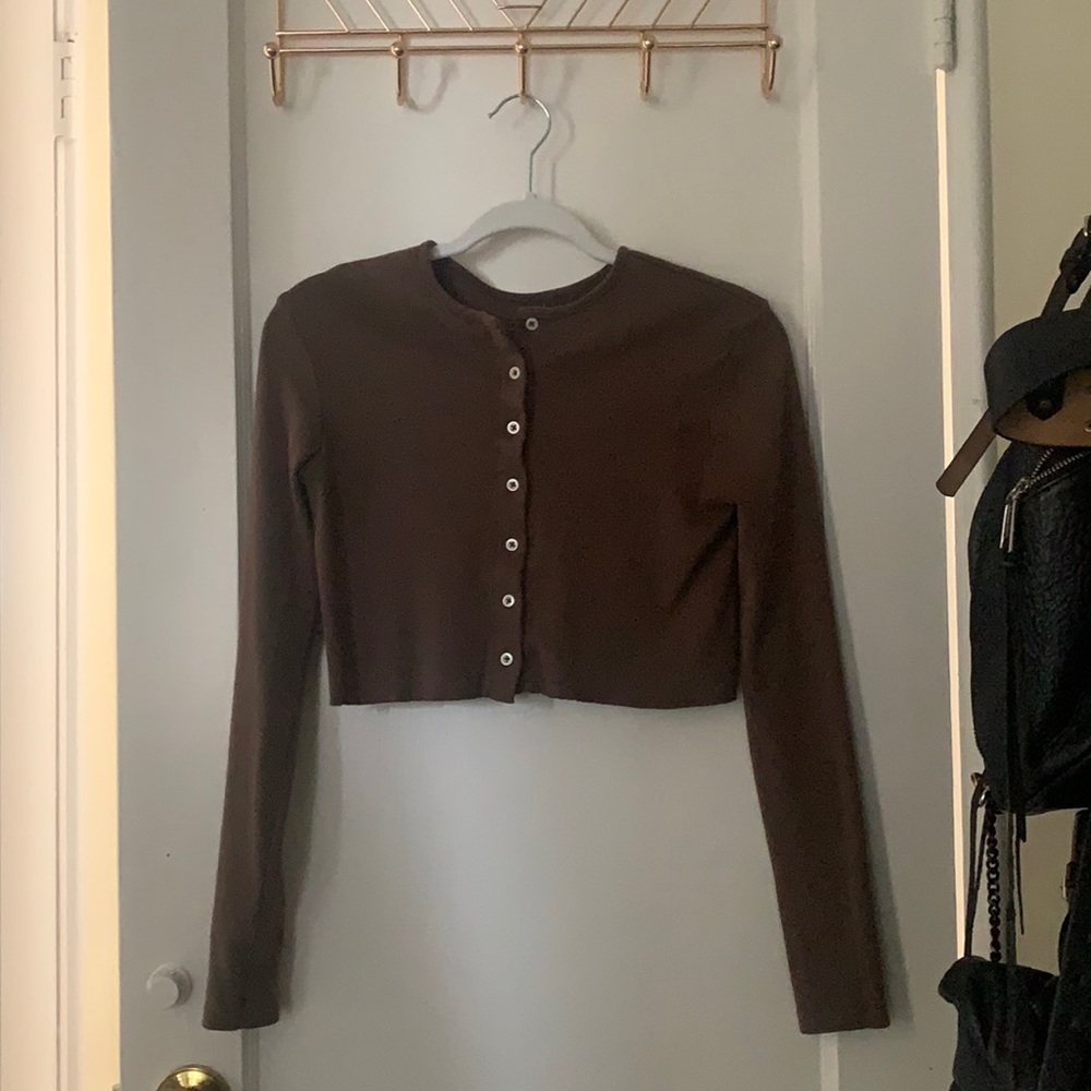 Brandy Melville Cropped Button up Long sleeve